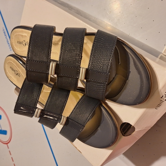 East 5th Shoes - New East 5th Elegant Black Sandals with Cushioned Sole. Size 10 M